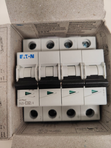 Eaton faz6 c32 32a - 4p, 6ka